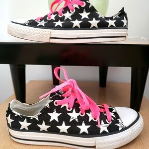 EUC CTAS black white O MY stars and popping pink lace kicks (Jr. 3)
